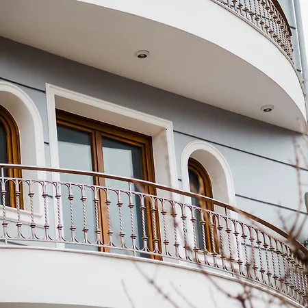 Pezodromos 아파트 칼라브리타