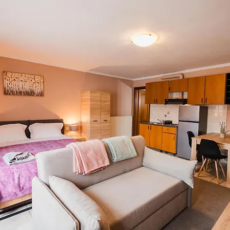 Pezodromos 아파트 *